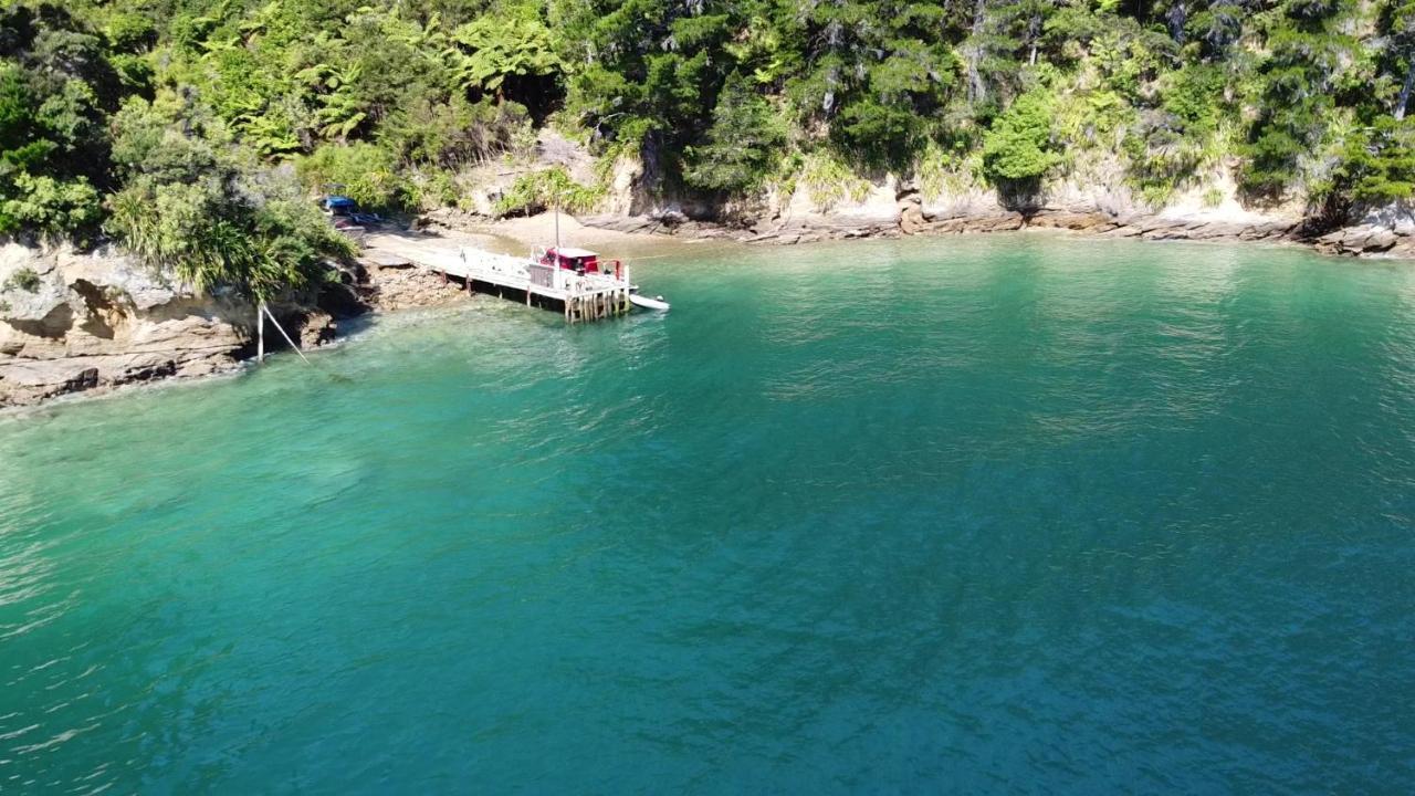 Tawa Cove Cabins Endeavour Inlet Exterior photo