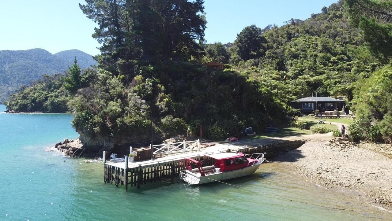 Tawa Cove Cabins Endeavour Inlet Exterior photo